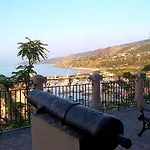 Residenza San Michele 펜션 트로페아